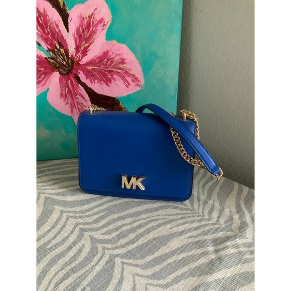 Michael Kors Handbags - Michael Kors Mort Shoulder Purse